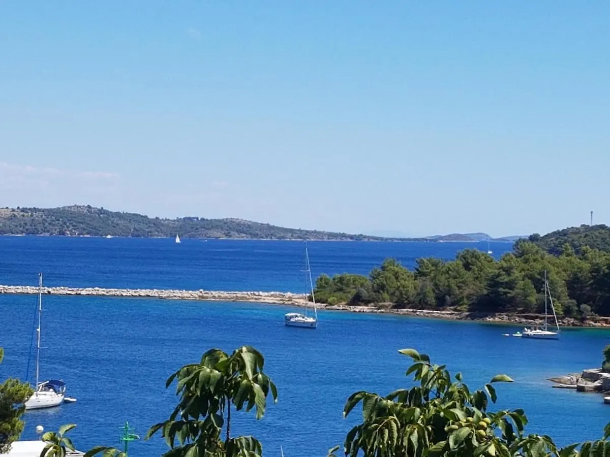 Seaside Terrace Apartments: Spacious Seaview with Free Amenities Sali