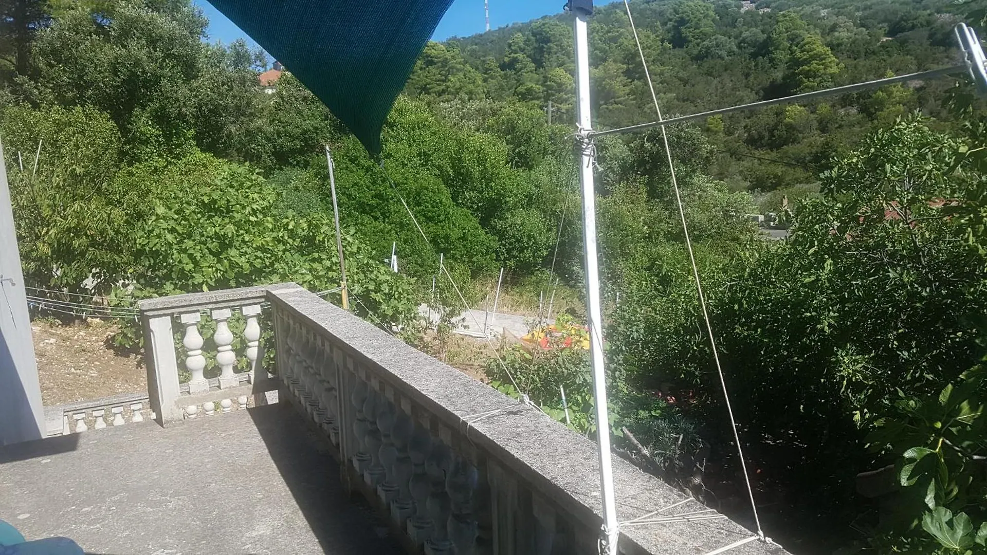 Seaside Terrace Apartments: Spacious Seaview with Free Amenities Sali