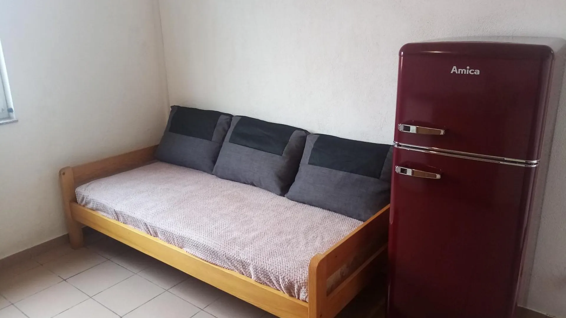 Apartment Seaside Terrace Apartments: Spacious Seaview with Free Amenities Sali